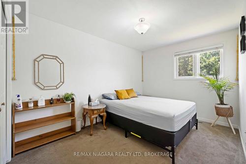 2 - 9 Lakeshore Road, St. Catharines (Lakeshore), ON - Indoor Photo Showing Bedroom