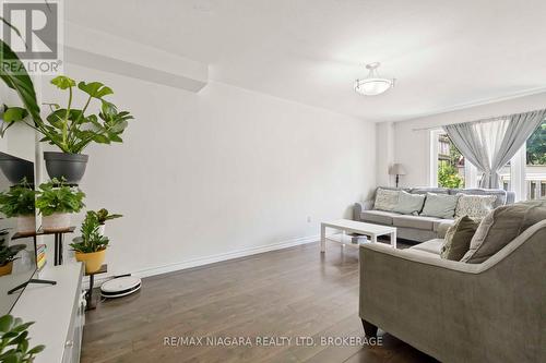 2 - 9 Lakeshore Road, St. Catharines (Lakeshore), ON - Indoor Photo Showing Living Room
