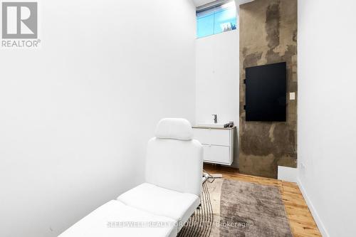 1109 Wellington Street W, Ottawa, ON 