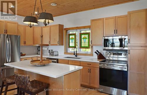 315 Shoreline Avenue, South Bruce Peninsula, ON - Indoor Photo Showing Kitchen