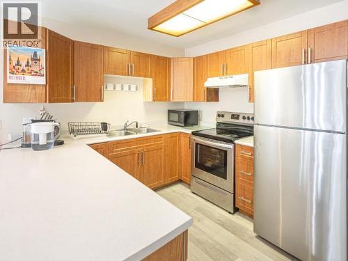 A-5399 Manson Ave, Powell River, BC - Indoor Photo Showing Kitchen With Double Sink