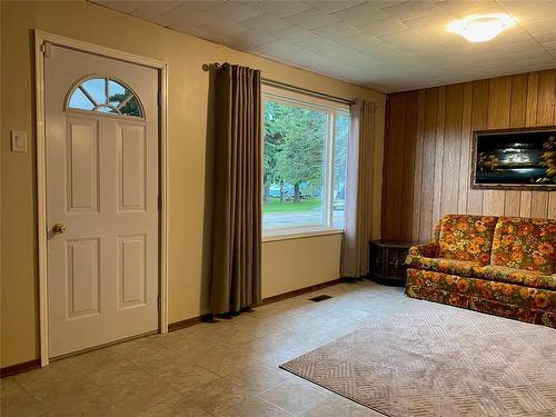 208 1St Street E, Sandy Lake, MB - Indoor Photo Showing Other Room