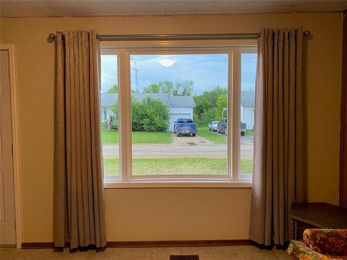 208 1St Street E, Sandy Lake, MB - Indoor