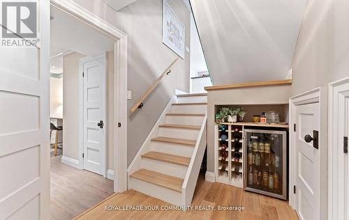 12 Glenview Drive, Aurora, ON - Indoor Photo Showing Other Room