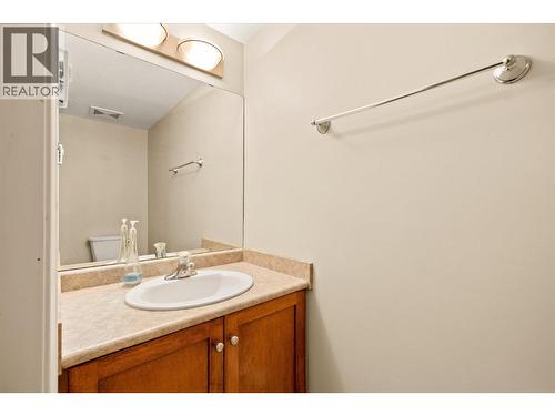 5460 Clements Crescent Unit# 106, Peachland, BC - Indoor Photo Showing Bathroom