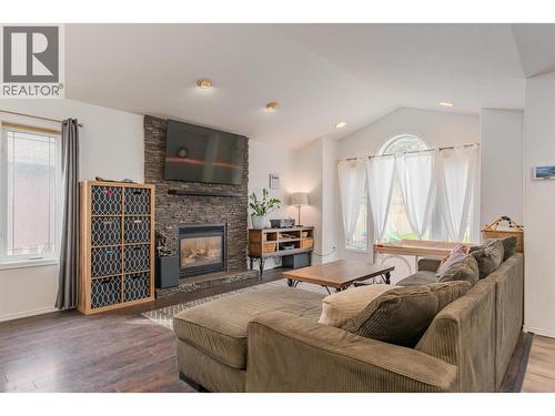1518 3B Highway, Fruitvale, BC - Indoor Photo Showing Living Room With Fireplace