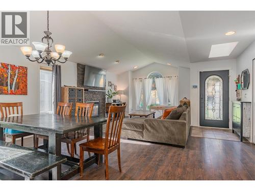 1518 3B Highway, Fruitvale, BC - Indoor Photo Showing Dining Room
