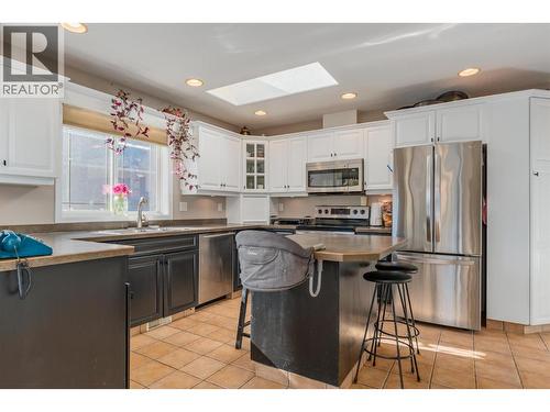 1518 3B Highway, Fruitvale, BC - Indoor Photo Showing Kitchen