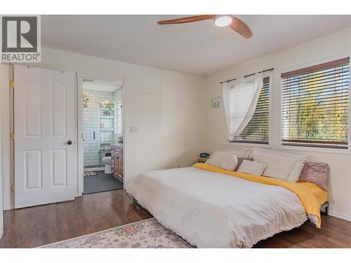 1518 3B Highway, Fruitvale, BC - Indoor Photo Showing Bedroom