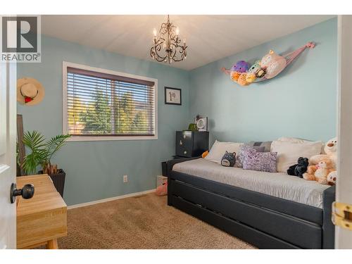 1518 3B Highway, Fruitvale, BC - Indoor Photo Showing Bedroom