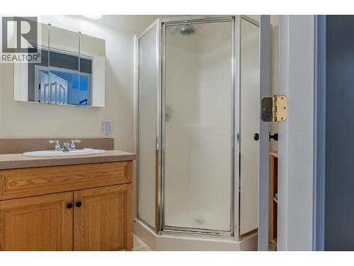 1518 3B Highway, Fruitvale, BC - Indoor Photo Showing Bathroom