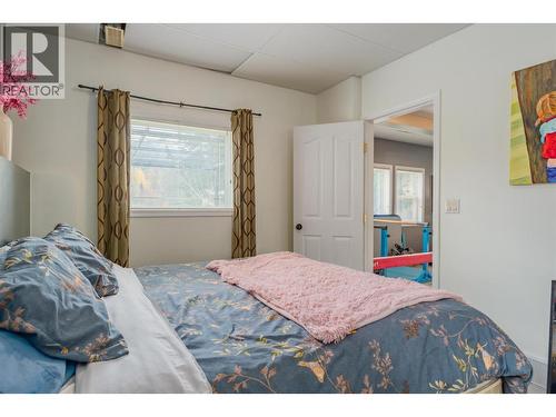 1518 3B Highway, Fruitvale, BC - Indoor Photo Showing Bedroom