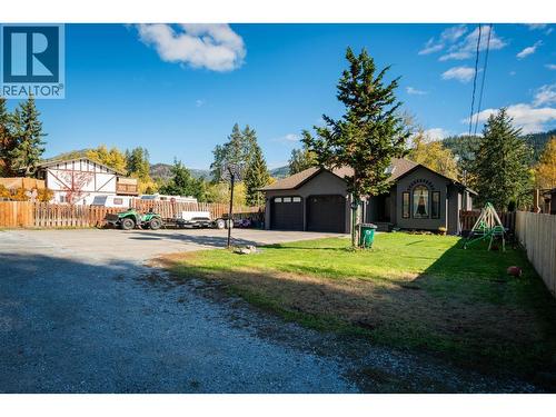 1518 3B Highway, Fruitvale, BC - Outdoor
