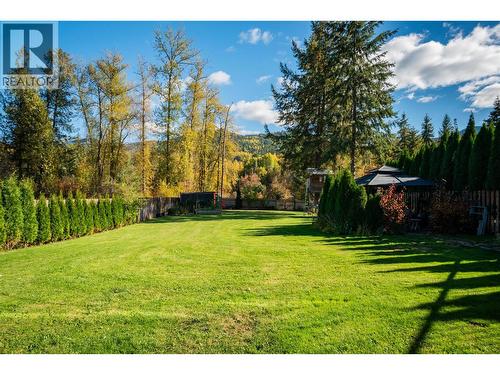 1518 3B Highway, Fruitvale, BC - Outdoor