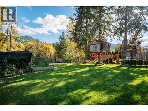 1518 3B Highway, Fruitvale, BC - Outdoor
