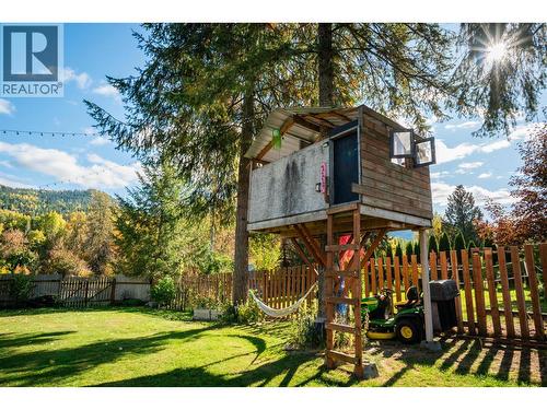 1518 3B Highway, Fruitvale, BC - Outdoor