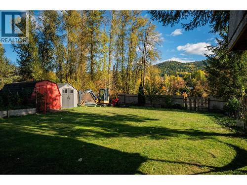 1518 3B Highway, Fruitvale, BC - Outdoor