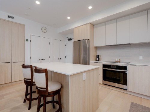 307-3564-A Ryder Hesjedal Way, Colwood, BC - Indoor Photo Showing Kitchen