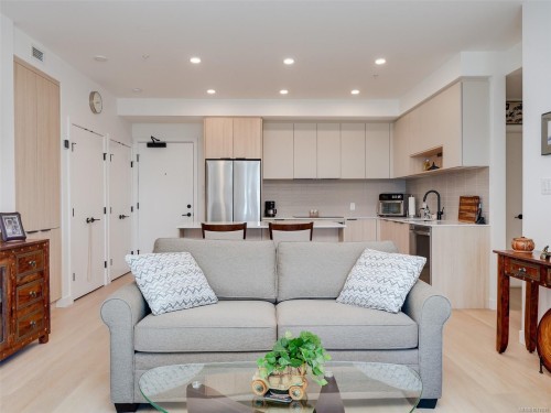 307-3564-A Ryder Hesjedal Way, Colwood, BC - Indoor Photo Showing Living Room