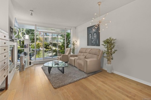 119-68 Songhees Rd, Victoria, BC - Indoor Photo Showing Living Room