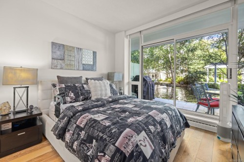 119-68 Songhees Rd, Victoria, BC - Indoor Photo Showing Bedroom