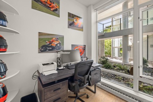 119-68 Songhees Rd, Victoria, BC - Indoor Photo Showing Office