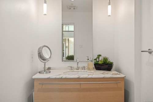 119-68 Songhees Rd, Victoria, BC - Indoor Photo Showing Bathroom