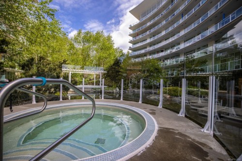 119-68 Songhees Rd, Victoria, BC - Outdoor With In Ground Pool