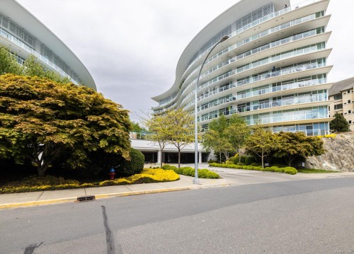 119-68 Songhees Rd, Victoria, BC - Outdoor With Facade