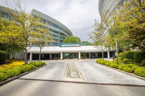 119-68 Songhees Rd, Victoria, BC - Outdoor With Facade