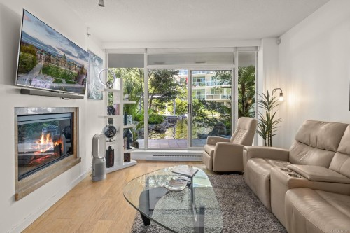 119-68 Songhees Rd, Victoria, BC - Indoor Photo Showing Living Room With Fireplace