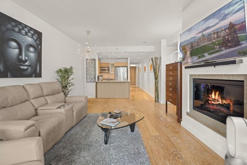 119-68 Songhees Rd, Victoria, BC - Indoor Photo Showing Living Room With Fireplace