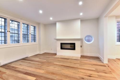 Salon - 4840 Av. Harvard, Montréal (Côte-Des-Neiges/Notre-Dame-De-Grâce), QC - Indoor Photo Showing Other Room With Fireplace