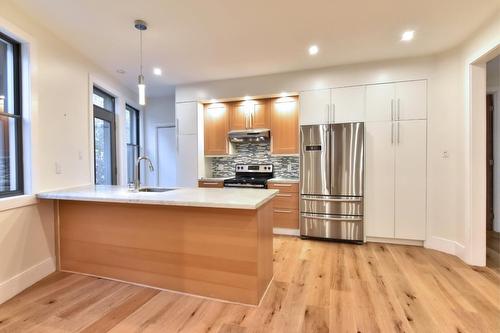 Cuisine - 4840 Av. Harvard, Montréal (Côte-Des-Neiges/Notre-Dame-De-Grâce), QC - Indoor Photo Showing Kitchen With Upgraded Kitchen