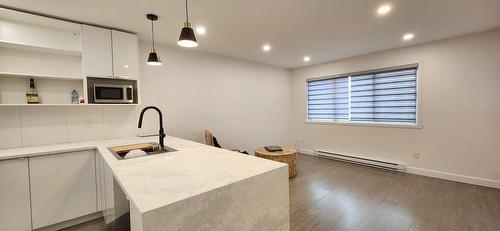 Kitchen - 8428 Av. Papineau, Montréal (Ahuntsic-Cartierville), QC - Indoor Photo Showing Kitchen