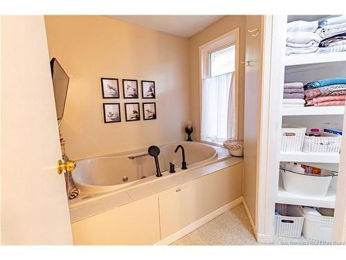 45 Tavener, Picadilly, NB 