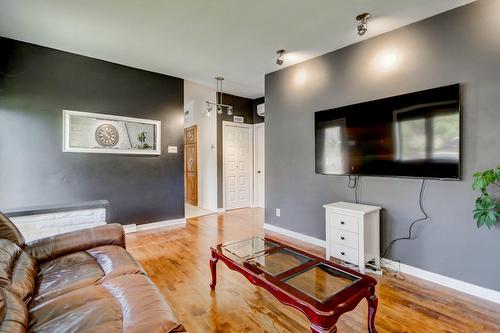 Salon - 451 Boul. Bourassa, Saint-Jérôme, QC - Indoor Photo Showing Living Room