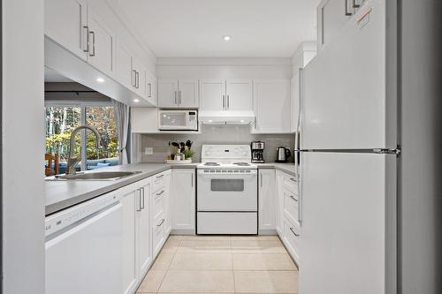 Cuisine - 1737 Ch. Du Golf, Mont-Tremblant, QC 