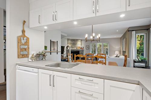 Cuisine - 1737 Ch. Du Golf, Mont-Tremblant, QC 