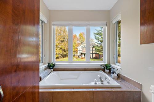 Salle de bains attenante à la CCP - 1737 Ch. Du Golf, Mont-Tremblant, QC 