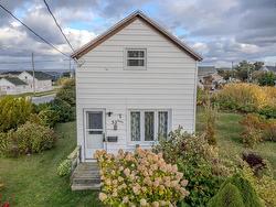 32 Arthur Street  Glace Bay, NS B1A 3Y4