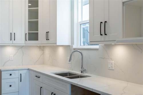 669 Sanderson Rd, Ladysmith, BC 