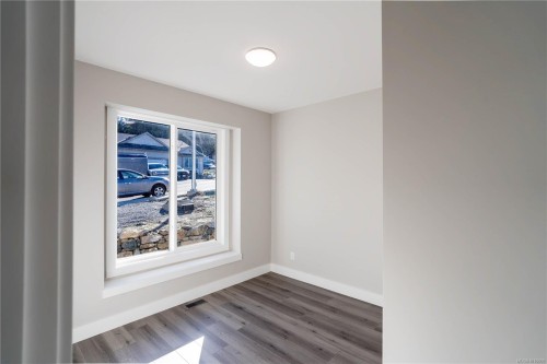 669 Sanderson Rd, Ladysmith, BC 