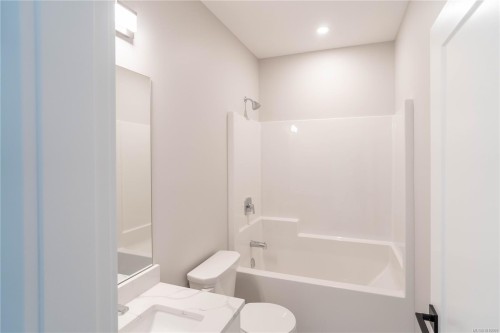 669 Sanderson Rd, Ladysmith, BC 