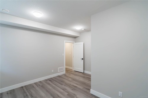 669 Sanderson Rd, Ladysmith, BC 