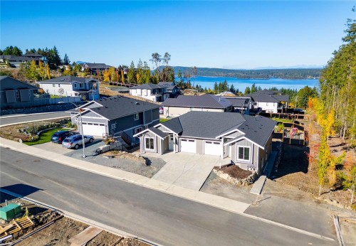 669 Sanderson Rd, Ladysmith, BC 