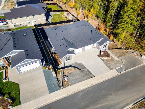 669 Sanderson Rd, Ladysmith, BC 