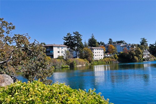 208-69 Gorge Rd WEST Saanich, BC V9A 1L9