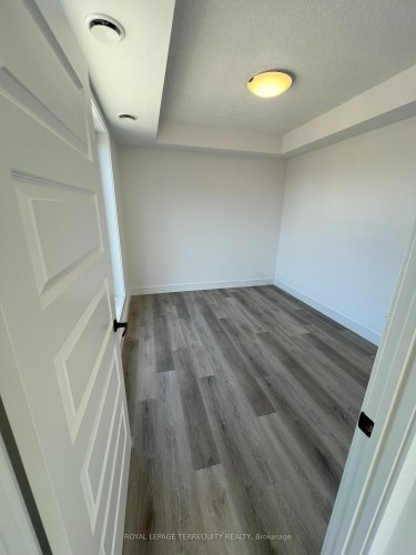 416-107 Roger Street, Waterloo, ON - Indoor Photo Showing Other Room