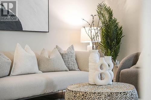 101 - 921 MIDLAND AVENUE  Toronto, ON M1K 4G2